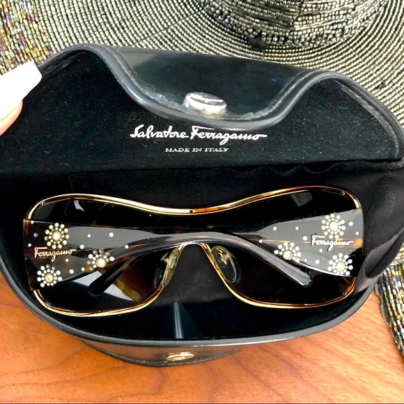 Salvatore Ferragamo Sunglasses - Picture 4 of 4